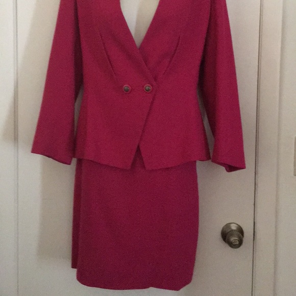 CLEARANCE- Ruby Lightweight Spun Wool Career Suit Size 6 - Picture 3 of 6